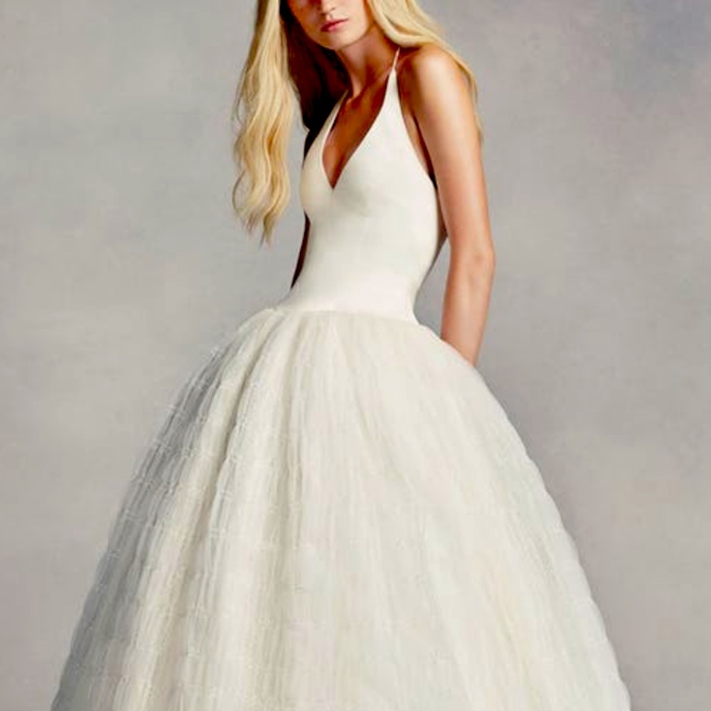 Vera Wang Halter Tulle Wedding Dress